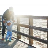 Au Pair mit Kind am Meer